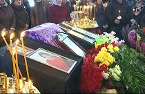 Funerais das vítimas de incêndio em Kemerovo abalam Rússia
