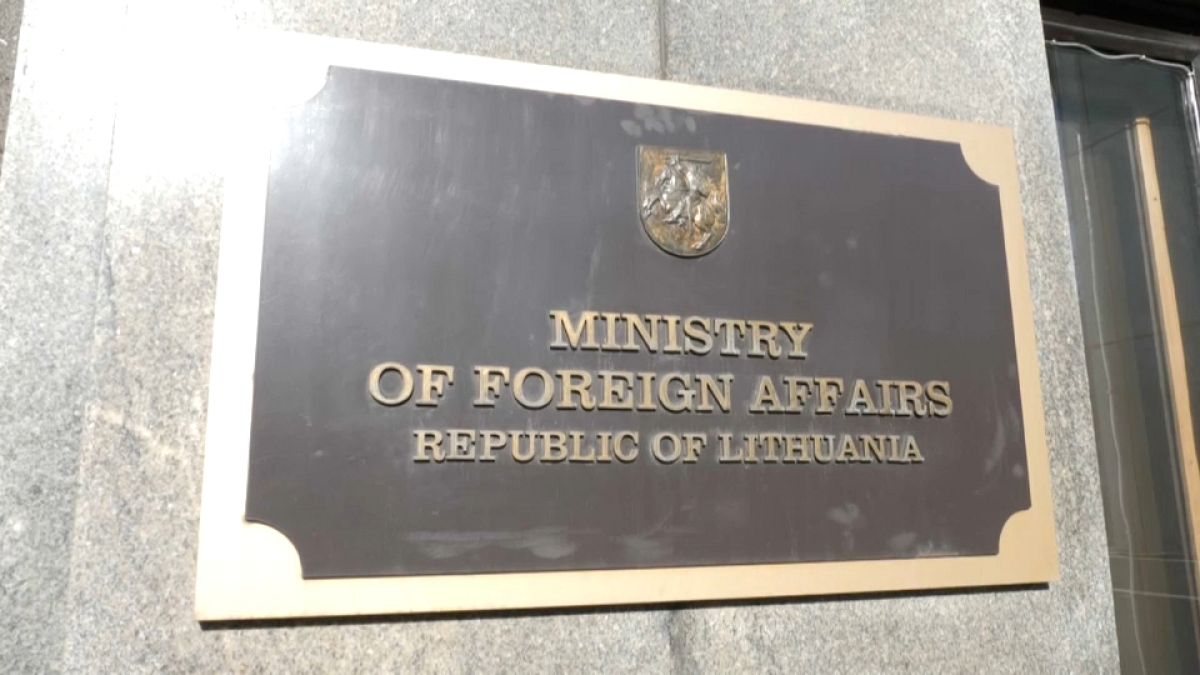 Lituania expulsa a tres funcionarios rusos de su territorio