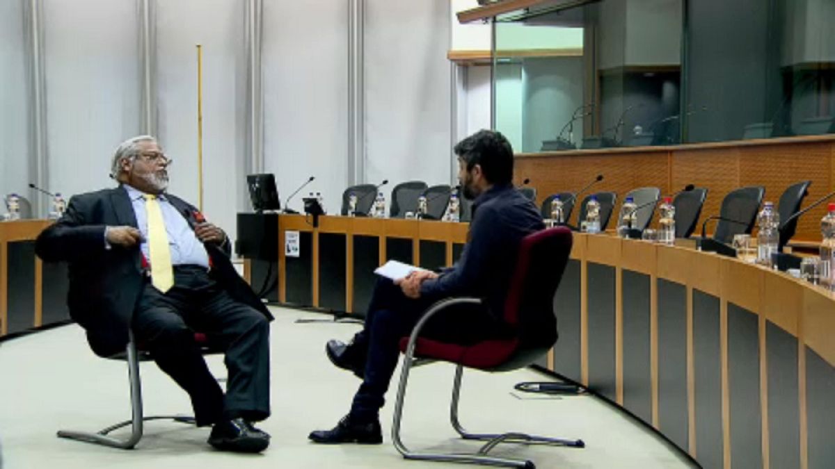 Eurodeputado britânico Nirj Deva entrevistado pela euronews