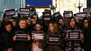 Menschen fordern Sicherheit in Kemerowo