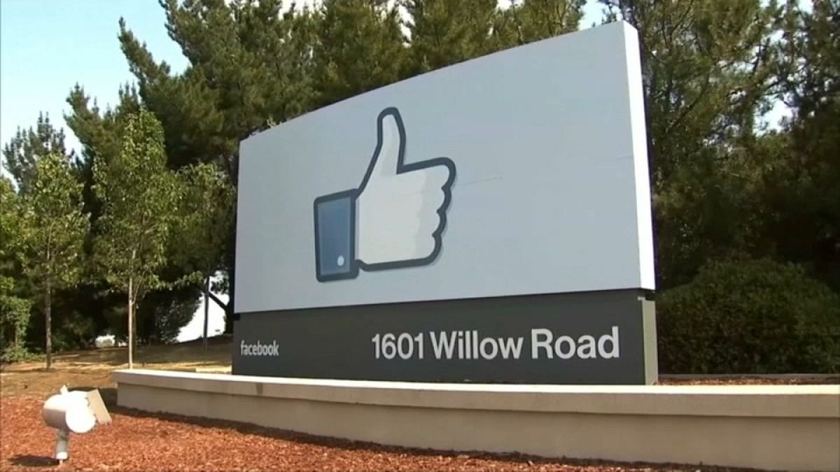 Facebook annuncia: "Nuovo menù preserva-privacy"
