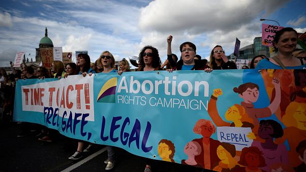 Május 25-én népszavazást tartanak Írországban az abortusz engedélyezéséről Május 25-én népszavazást tartanak Írországban az abortusz engedélyezéséről