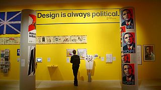 Siyasi içerikli tasarımlar Londra'da sergileniyor