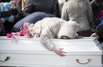 Emoção no funeral de três vítimas de Kemerovo