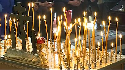 برگزاری مراسم خاک‌سپاری برای کودکان قربانی آتش‌سوزی در سیبری