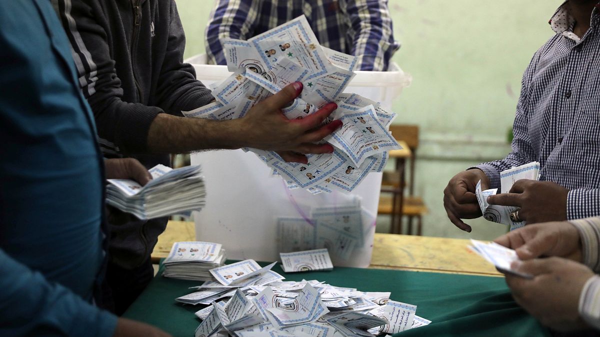 إغلاق مراكز الاقتراع بآخر أيام الانتخابات المصرية وغرامات للمقاطعين