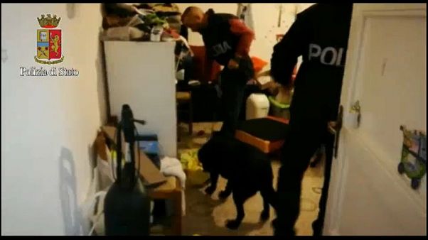 Terrorismo, smantellata la rete dei contatti italiani di Anis Amri: 5 mandati d'arresto Terrorismo, smantellata la rete dei contatti italiani di Anis Amri: 5 mandati d'arresto