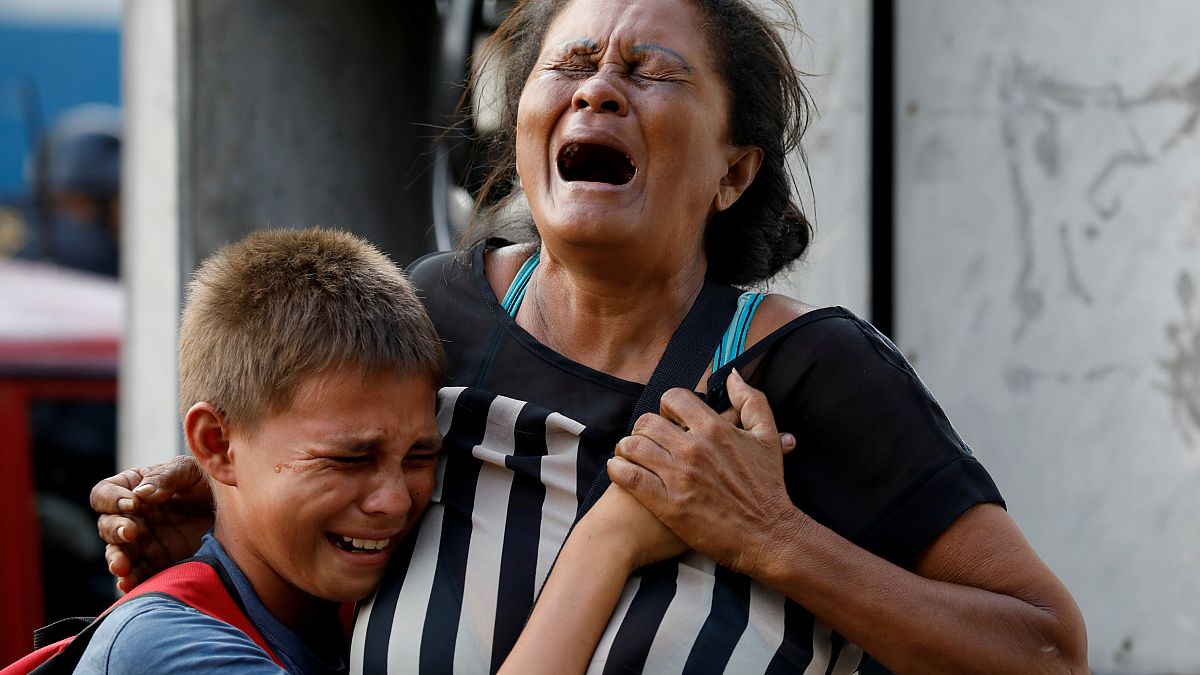 عشرات القتلى في أعمال شغب بمركز شرطة في فنزويلا