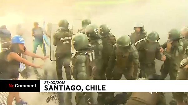Chili : heurts violents entre étudiants et policiers Chili : heurts violents entre étudiants et policiers