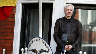 Julian Assange'ın internet erişimi kesildi