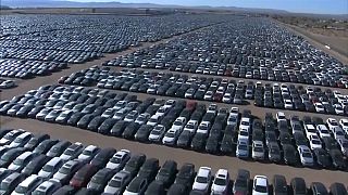 VW schickt tausende Autos in die Wüste