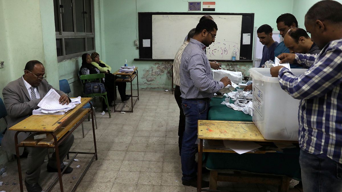 مكافآت مالية وسلع مجانية لحشد الناخبين المصريين على التصويت