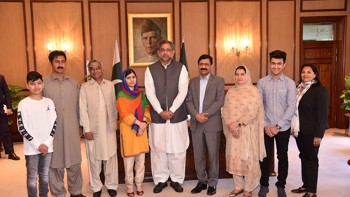 Malala regressa ao Paquistão