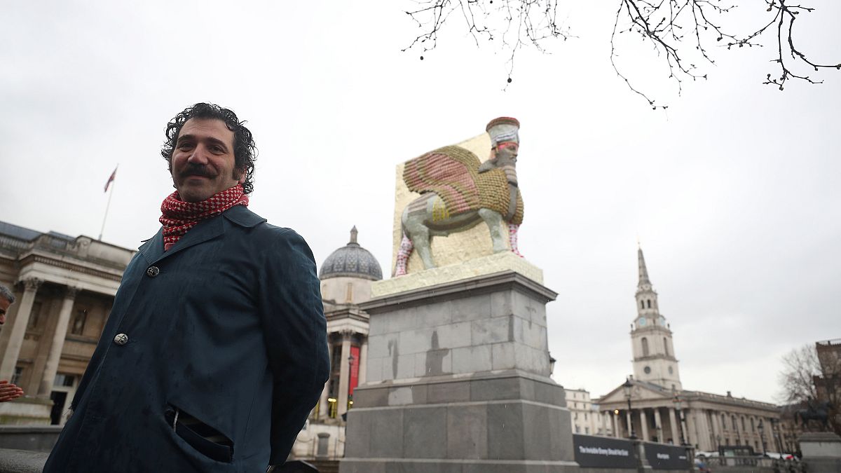 London: Assyrischer Lamassu aus Sirupdosen schmückt Trafalgar Square