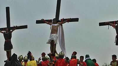 کاتولیک‌های متعصب فیلیپین در «جمعه نیک» خود را مصلوب می‌کنند