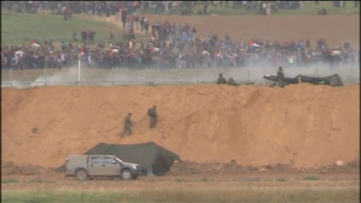 Scontri al confine di Gaza: sale il numero di vittime palestinesi
