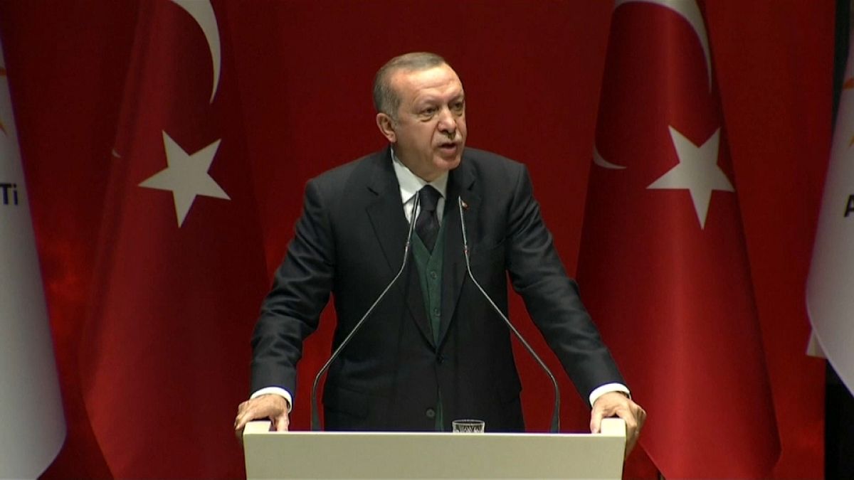 Erdogan carga contra Macron por apoyar a los Kurdos