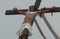 La crucifixión en la Semana Santa de Filipinas
