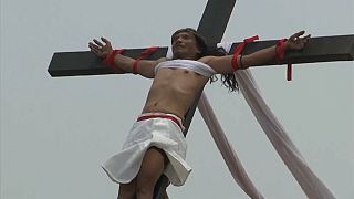 La crucifixión en la Semana Santa de Filipinas
