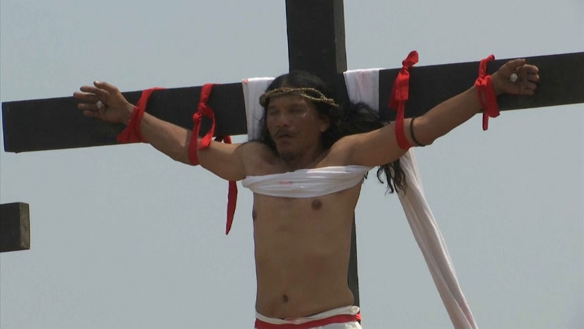 Filipinas levam reconstituição da cruxificação ao limite