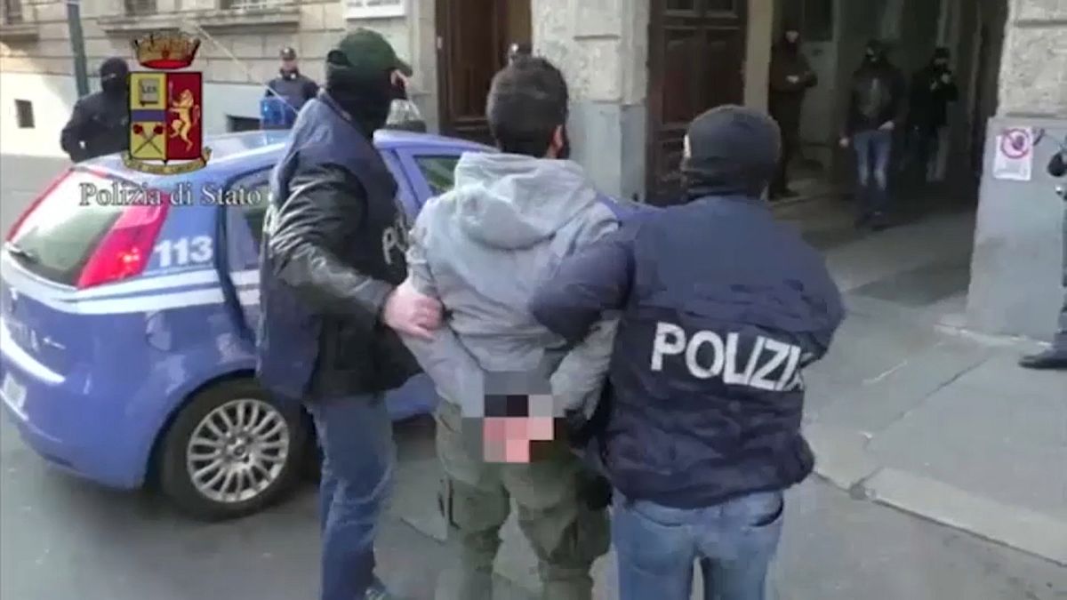 İtalya'da terör örgütü propagandası yapanlara gözaltı