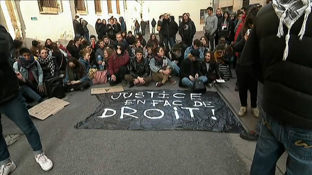 Fransa'da eğitim reformu protestosu