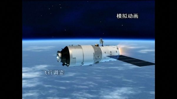 Todos pendientes del cielo y del Tiangong-1 Todos pendientes del cielo y del Tiangong-1
