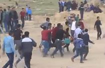 Véres tüntetéshullám a gázai határnál