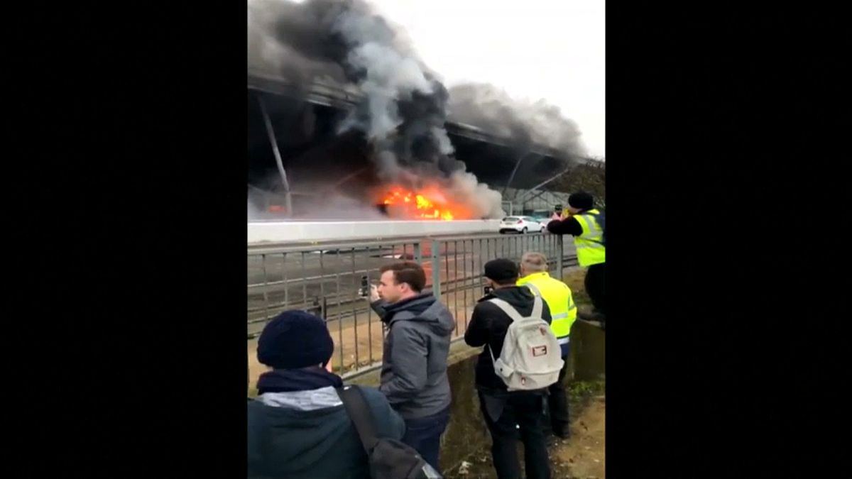 Brand am Londoner Flughafen Stansted