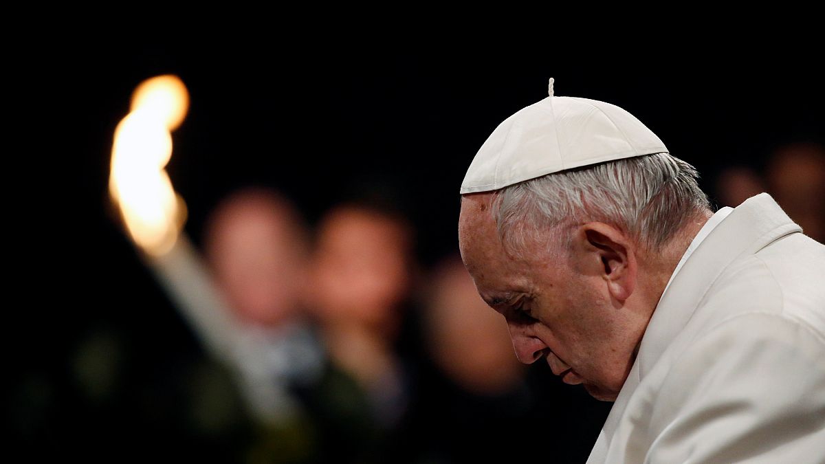 Papa: "Deixar guerras e divisões aos jovens é vergonhoso"