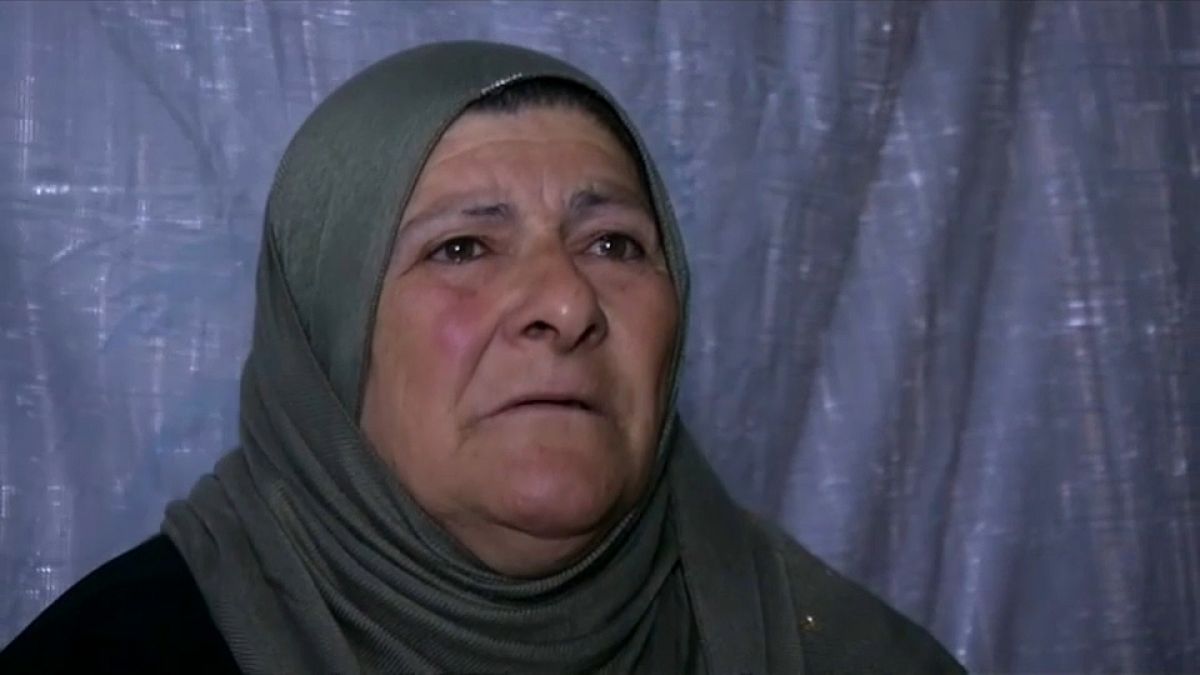 أم مكلومة تتمنى لم شمل أسرتها الصغيرة بعد أن شتتها الصراع السوري