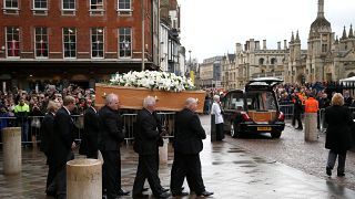 جنازة هوكينغ: تأبين جثمان أحد أشهر ملحدي العصر بكنيسة كامبريدج