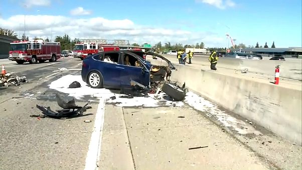 Tödlicher Tesla-Unfall in Kalifornien: Autopilot war an Tödlicher Tesla-Unfall in Kalifornien: Autopilot war an