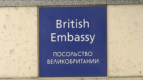 Peggiora la crisi tra Russia e Gran Bretagna: perquisito un volo russo a Londra Peggiora la crisi tra Russia e Gran Bretagna: perquisito un volo russo a Londra