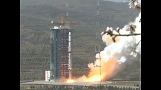 الصين تطلق أول كوكبة أقمار صناعية تجارية في تاريخها