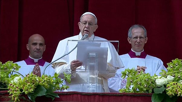 Urbi et Orbi: Bergoglio chiede la pace nel mondo e ricorda la Siria Urbi et Orbi: Bergoglio chiede la pace nel mondo e ricorda la Siria