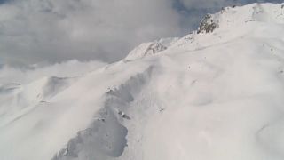 Três esquiadores mortos em avalanche nos Alpes Suíços