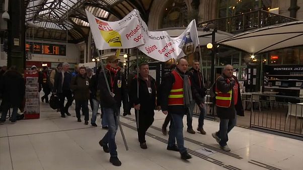 Francia: ferrovie, sciopero di tre mesi Francia: ferrovie, sciopero di tre mesi