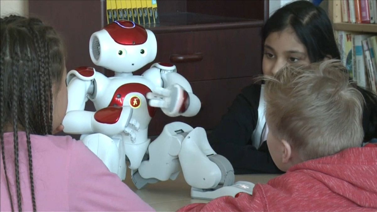 روبوتات تعليمية في فنلندا تجيد أكثر من 23 لغة