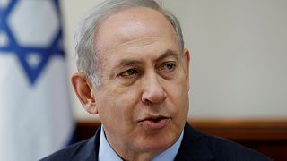 نتنياهو يعلق اتفاق يسمح بنقل آلاف المهاجرين الافارقة من إسرائيل إلى دول غربية 