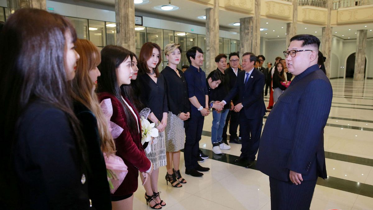 Kuzey Kore lideri Güney Koreli şarkıcıları izledi