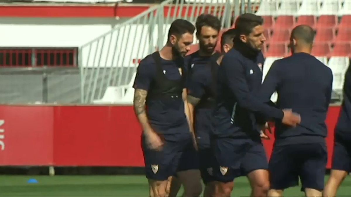 Arturo Vidal and Juan Bernat travel for Bayern-Sevilla game