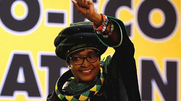 È morta Winnie la moglie di Mandela È morta Winnie la moglie di Mandela