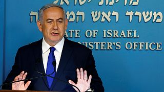 Benjamin Netanyahu esta segunda-feira em conferência de imprensa