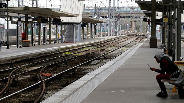 Egész Franciaországot megbéníthatja a vasutasok sztrájkja Egész Franciaországot megbéníthatja a vasutasok sztrájkja