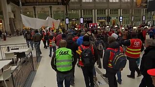 Francia, sciopero: tre mesi di treni a singhiozzo
