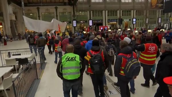 Francia, sciopero: tre mesi di treni a singhiozzo Francia, sciopero: tre mesi di treni a singhiozzo