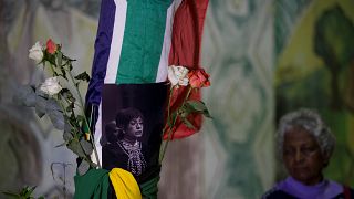 Ν.Αφρική: Στο πένθος μετά τον θάνατο της Γουίνι Μαντικιζέλα Μαντέλα