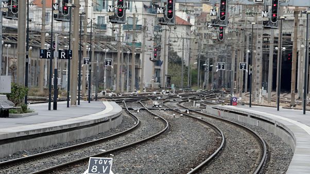 Comboios parados por greve a repetição contra reforma do setor Comboios parados por greve a repetição contra reforma do setor