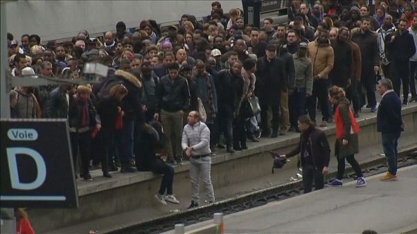 Caos por la huelga de trenes en Francia Caos por la huelga de trenes en Francia